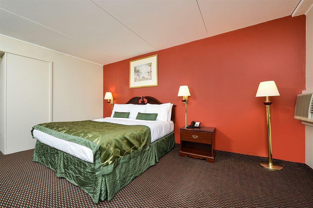 Center Street Value Inn Оберн Экстерьер фото