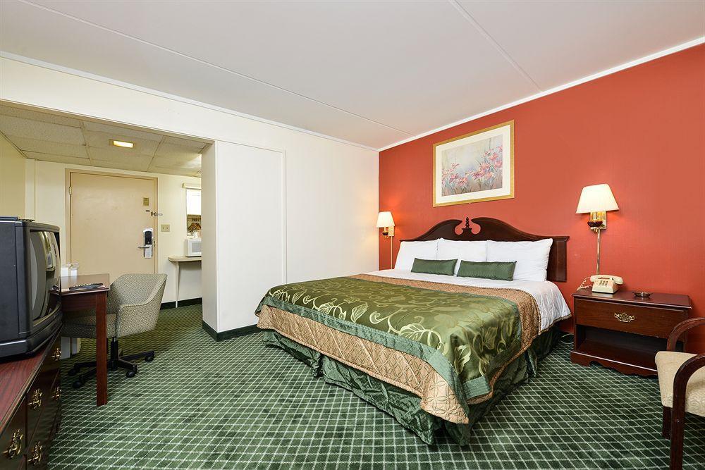 Center Street Value Inn Оберн Экстерьер фото