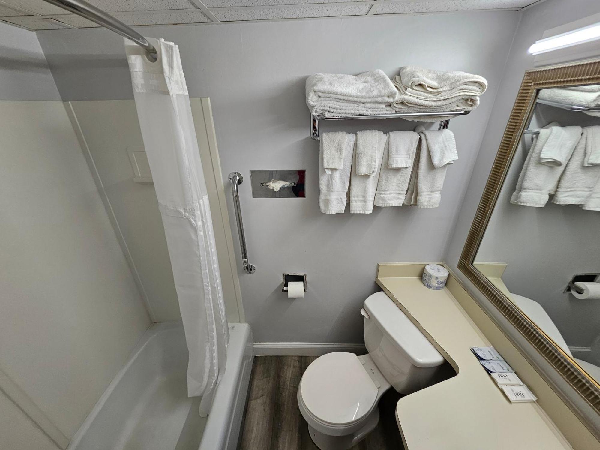 Center Street Value Inn Оберн Экстерьер фото